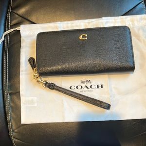 Authentic. Coach Black and Gold Crossgrain Leather Continental Wallet.